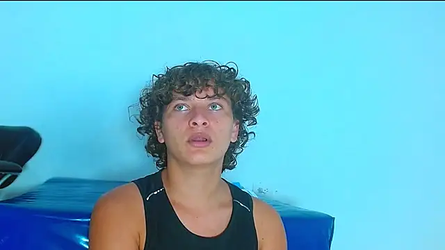 arielnoir6958 online show from March 15, 9:43 pm