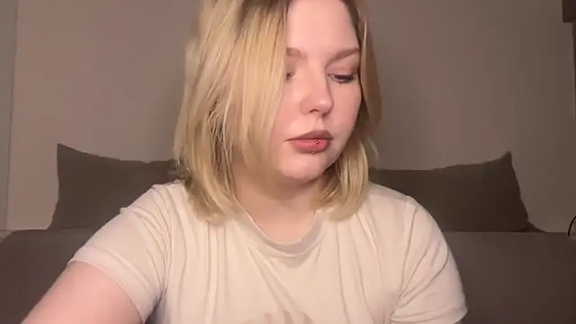 Snapshot of Ophelia_Ritz chatting on March 7, 9:56 pm Ophelia Ritz online show from March 7, 9:56 pm