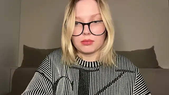 Snapshot of Ophelia_Ritz chatting on March 25, 11:22 pm Ophelia Ritz online show from March 25, 11:22 pm