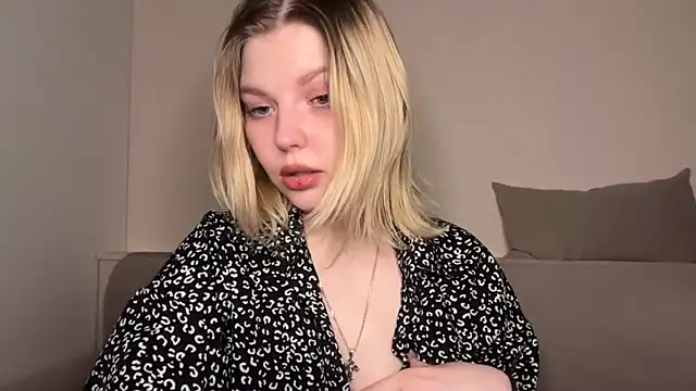 Snapshot of Ophelia_Ritz chatting on March 30, 10:22 pm Ophelia Ritz online show from March 30, 10:22 pm