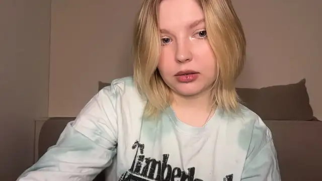 Snapshot of Ophelia_Ritz chatting on April 4, 10:29 pm Ophelia Ritz online show from April 4, 10:29 pm