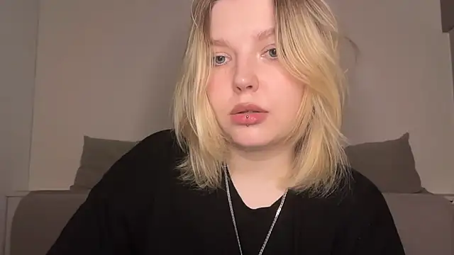Snapshot of Ophelia_Ritz chatting on April 5, 10:29 pm Ophelia Ritz online show from April 5, 10:29 pm