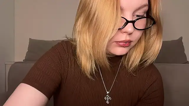 Snapshot of Ophelia_Ritz chatting on April 24, 9:28 pm Ophelia Ritz online show from April 24, 9:28 pm