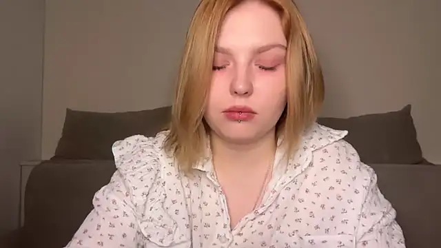 Snapshot of Ophelia_Ritz chatting on April 27, 10:19 pm Ophelia Ritz online show from April 27, 10:19 pm
