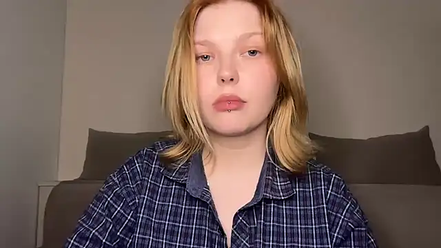 Snapshot of Ophelia_Ritz chatting on May 2, 10:37 pm Ophelia Ritz online show from May 2, 10:37 pm