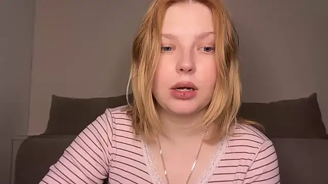 Snapshot of Ophelia_Ritz chatting on May 6, 9:53 pm Ophelia Ritz online show from May 6, 9:53 pm