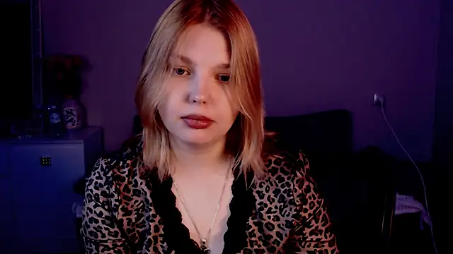Snapshot of Ophelia_Ritz chatting on May 8, 10:15 pm Ophelia Ritz online show from May 8, 10:15 pm