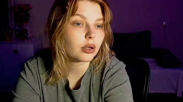 Snapshot of Ophelia_Ritz chatting on May 10, 10:04 pm Ophelia Ritz online show from May 10, 10:04 pm