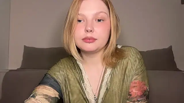 Snapshot of Ophelia_Ritz chatting on May 13, 10:27 pm Ophelia Ritz online show from May 13, 10:27 pm