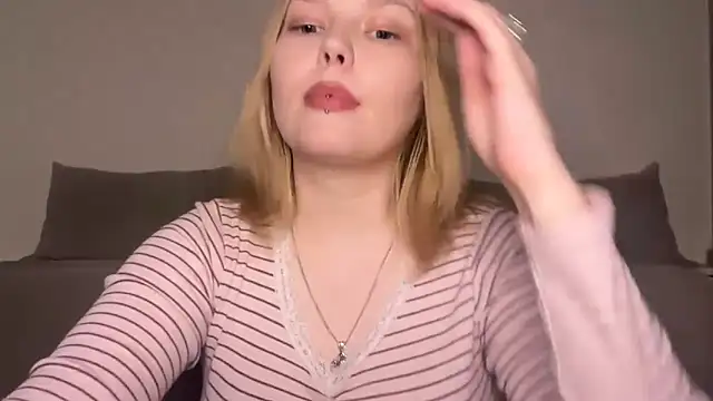 Snapshot of Ophelia_Ritz chatting on May 15, 9:11 pm Ophelia Ritz online show from May 15, 9:11 pm