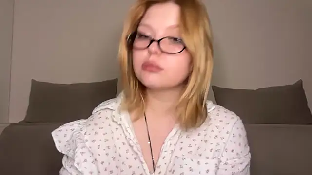 Snapshot of Ophelia_Ritz chatting on May 21, 8:49 pm Ophelia Ritz online show from May 21, 8:49 pm