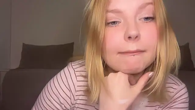 Snapshot of Ophelia_Ritz chatting on May 24, 9:42 pm Ophelia Ritz online show from May 24, 9:42 pm