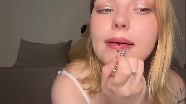 Snapshot of Ophelia_Ritz chatting on June 29, 10:37 am Ophelia Ritz online show from June 29, 10:37 am