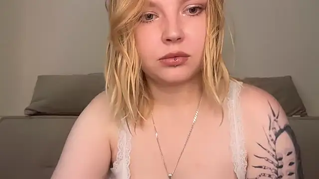 Snapshot of Ophelia_Ritz chatting on July 21, 7:32 am Ophelia Ritz online show from July 21, 7:32 am