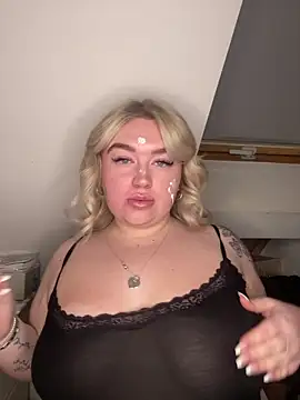 Snapshot of TwoWayT_xx chatting on February 18, 10:22 am TwoWayT xx online show from February 18, 10:22 am