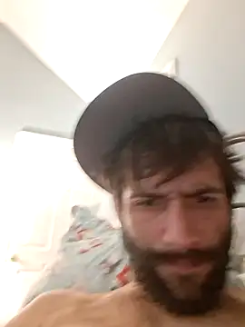 Snapshot of TrndSettr chatting on February 3, 2:53 am TrndSettr online show from February 3, 2:53 am