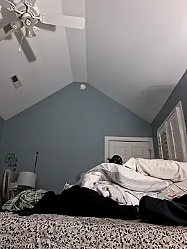 Snapshot of TrndSettr chatting on February 6, 11:19 pm TrndSettr online show from February 6, 11:19 pm