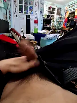 Snapshot of TrndSettr chatting on February 8, 2:37 am TrndSettr online show from February 8, 2:37 am