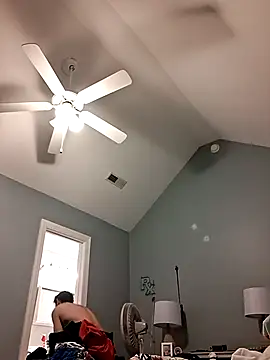 Snapshot of TrndSettr chatting on February 10, 11:42 pm TrndSettr online show from February 10, 11:42 pm