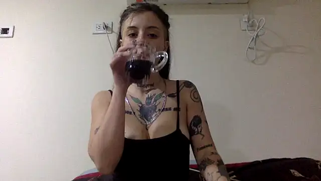 Snapshot of aixablackk chatting on June 7, 1:43 am aixablackk online show from June 7, 1:43 am