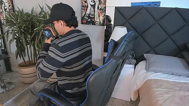 Snapshot of kai_storn chatting on March 1, 11:45 am kai storn online show from March 1, 11:45 am