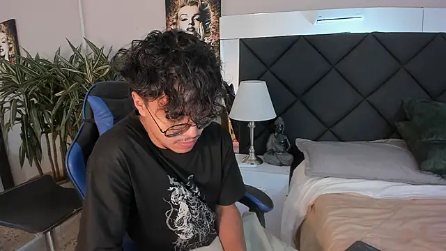 Snapshot of kai_storn chatting on March 2, 11:28 am kai storn online show from March 2, 11:28 am