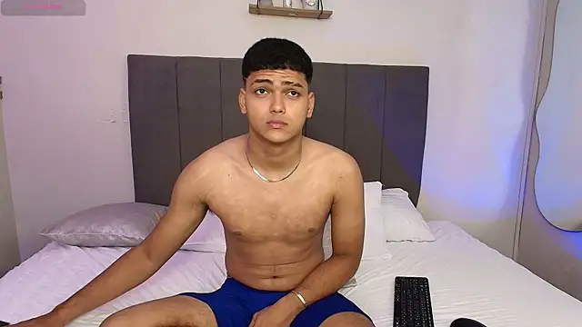 Snapshot of Keinner_BigDick chatting on June 20, 7:49 pm Keinner BigDick online show from June 20, 7:49 pm