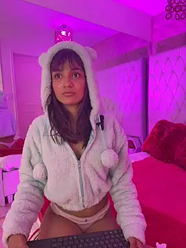 Snapshot of Kitty_madness chatting on February 10, 8:24 pm Kitty madness online show from February 10, 8:24 pm