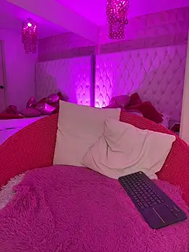 Snapshot of Kitty_madness chatting on February 19, 8:27 pm Kitty madness online show from February 19, 8:27 pm