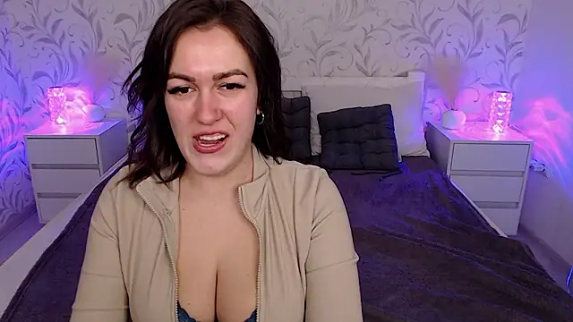 Snapshot of b1ushf1owerr chatting on February 2, 10:41 pm b1ushf1owerr online show from February 2, 10:41 pm