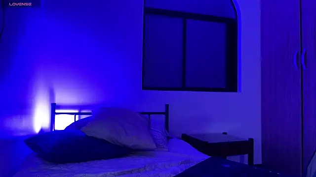 Kitty Wild 19 online show from April 13, 7:14 am