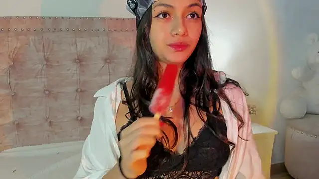 Snapshot of Jennifer_Lee_ chatting on February 17, 10:01 am Jennifer Lee online show from February 17, 10:01 am