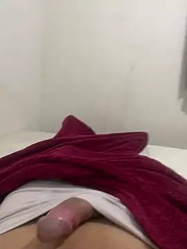 Snapshot of Henryzer7 chatting on February 14, 3:47 am Henryzer7 online show from February 14, 3:47 am