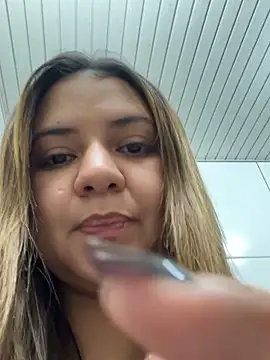 Snapshot of Lu_colombiana chatting on April 9, 11:43 pm Lu colombiana online show from April 9, 11:43 pm