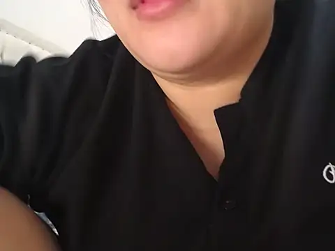 Snapshot of Thu_Hanoi_sweet_2026 chatting on February 6, 1:47 pm Thu Hanoi sweet 2026 online show from February 6, 1:47 pm