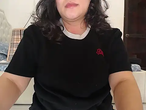 Snapshot of Thu_Hanoi_sweet_2026 chatting on February 16, 2:46 pm Thu Hanoi sweet 2026 online show from February 16, 2:46 pm