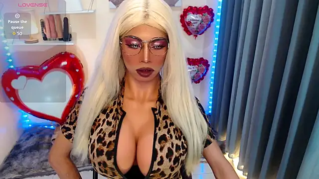 Snapshot of Sexyshamara chatting on February 14, 8:44 am Sexyshamara online show from February 14, 8:44 am