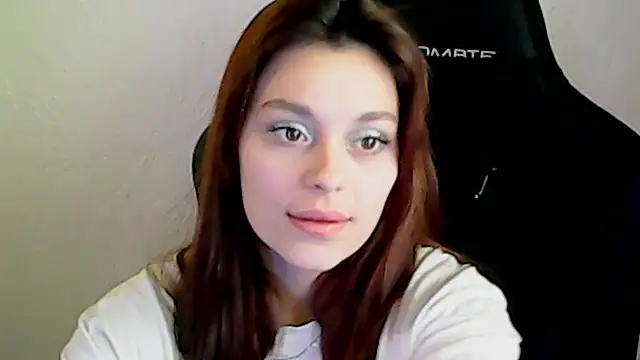 Snapshot of Eva_Avea chatting on February 2, 8:24 am Eva Avea online show from February 2, 8:24 am