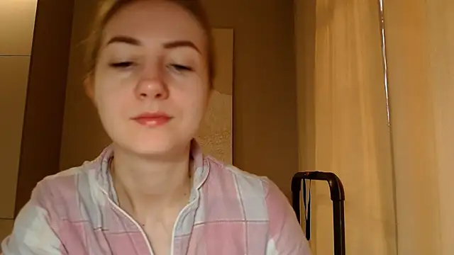 Snapshot of BluueSilk chatting on January 8, 7:34 am BluueSilk online show from January 8, 7:34 am