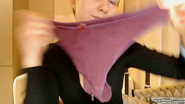 Snapshot of BluueSilk chatting on January 10, 9:23 am BluueSilk online show from January 10, 9:23 am