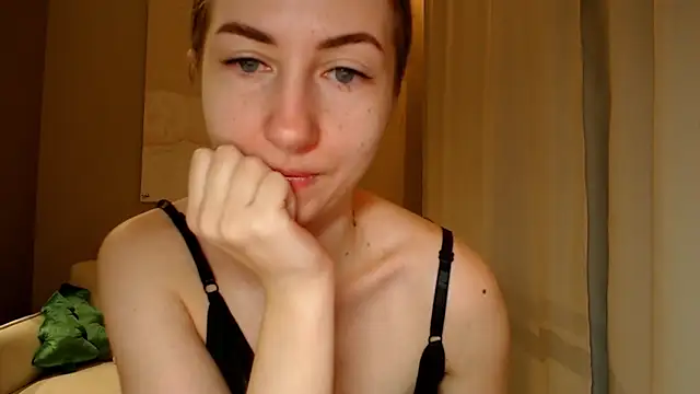 Snapshot of BluueSilk chatting on January 24, 6:03 am BluueSilk online show from January 24, 6:03 am