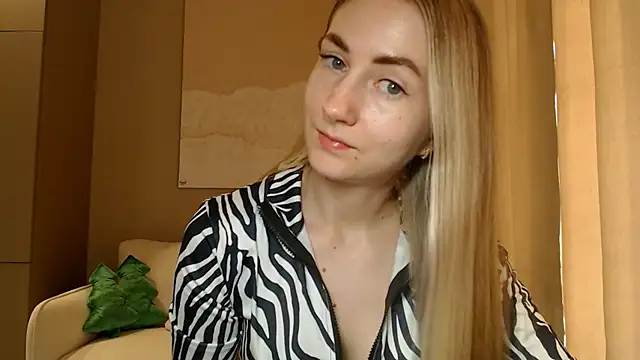 Snapshot of BluueSilk chatting on January 31, 12:07 pm BluueSilk online show from January 31, 12:07 pm