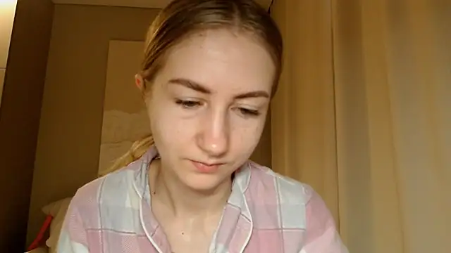 Snapshot of BluueSilk chatting on February 3, 6:02 am BluueSilk online show from February 3, 6:02 am