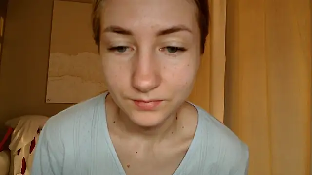 Snapshot of BluueSilk chatting on February 8, 6:33 am BluueSilk online show from February 8, 6:33 am