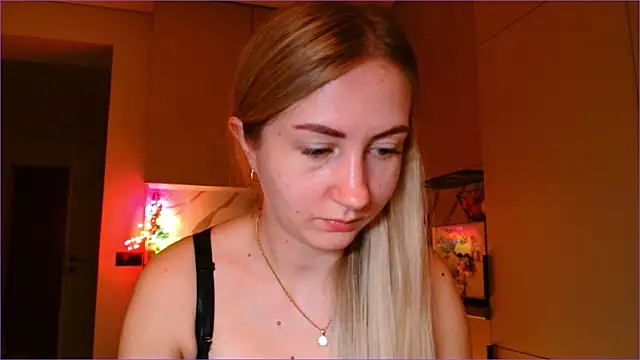 BluueSilk online show from February 10, 6:50 am