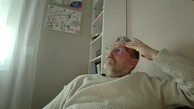 doudou310 online show from March 26, 5:18 pm