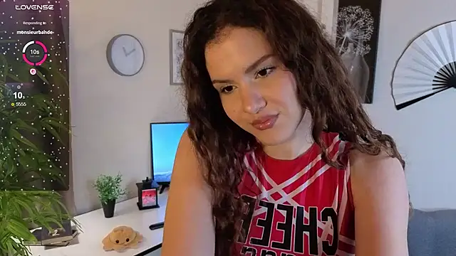 Snapshot of Lili_Torin chatting on February 22, 9:19 am Lili Torin online show from February 22, 9:19 am