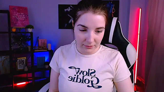 Snapshot of AliceChanel chatting on February 21, 6:58 am AliceChanel online show from February 21, 6:58 am