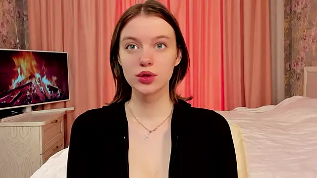 Snapshot of MissMilaX chatting on February 17, 8:22 am MissMilaX online show from February 17, 8:22 am