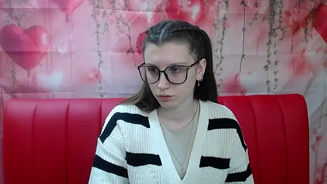 Snapshot of LilianaShine chatting on February 9, 6:50 am LilianaShine online show from February 9, 6:50 am